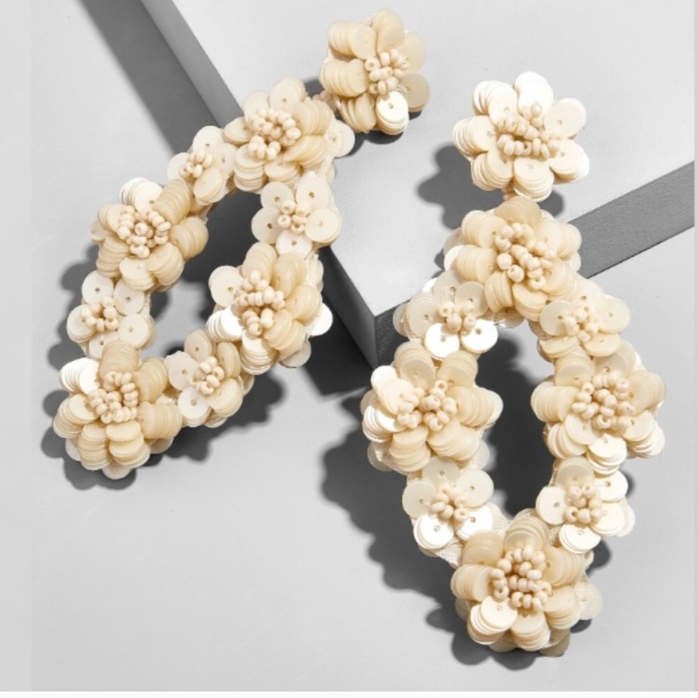 IN SEARCH OF - white/cream